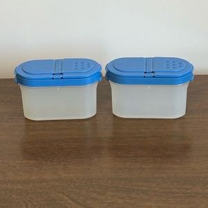 SET OF 2 TUPPERWARE BLUE MODULAR MATES SMALL SPICE SHAKERS #1843 & LIDS #1844